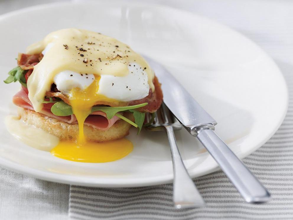 Image of Eggs Benedict with Pancetta and Cheese Sauce